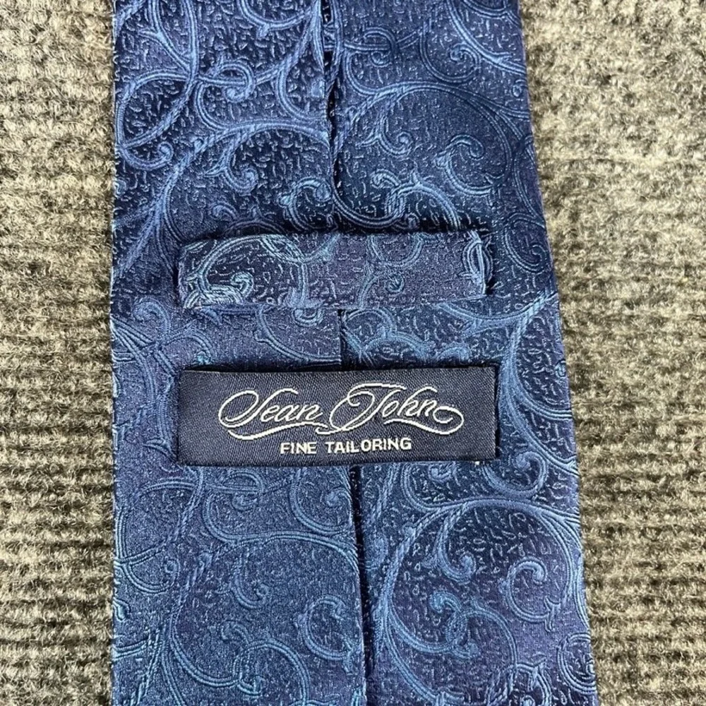 Sean John Mens Silk Necktie Navy Blue Scroll Filigree Jacquard Handmade Tie